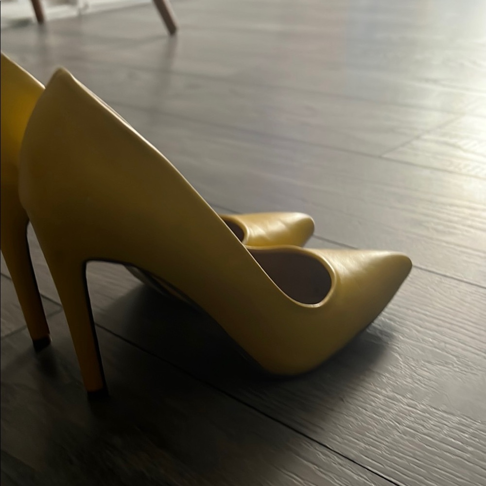 Elegant Yellow Women's Heels